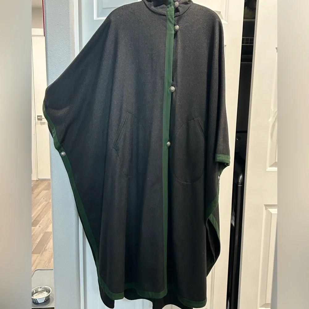 H. Moser Salzburg Maxi Black Trachten Cape with Loden Green Trim SZ 38 - Picture 3 of 16